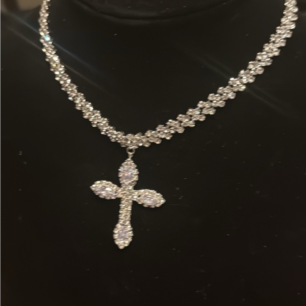 Elegant Silver Cross Pendant Necklace